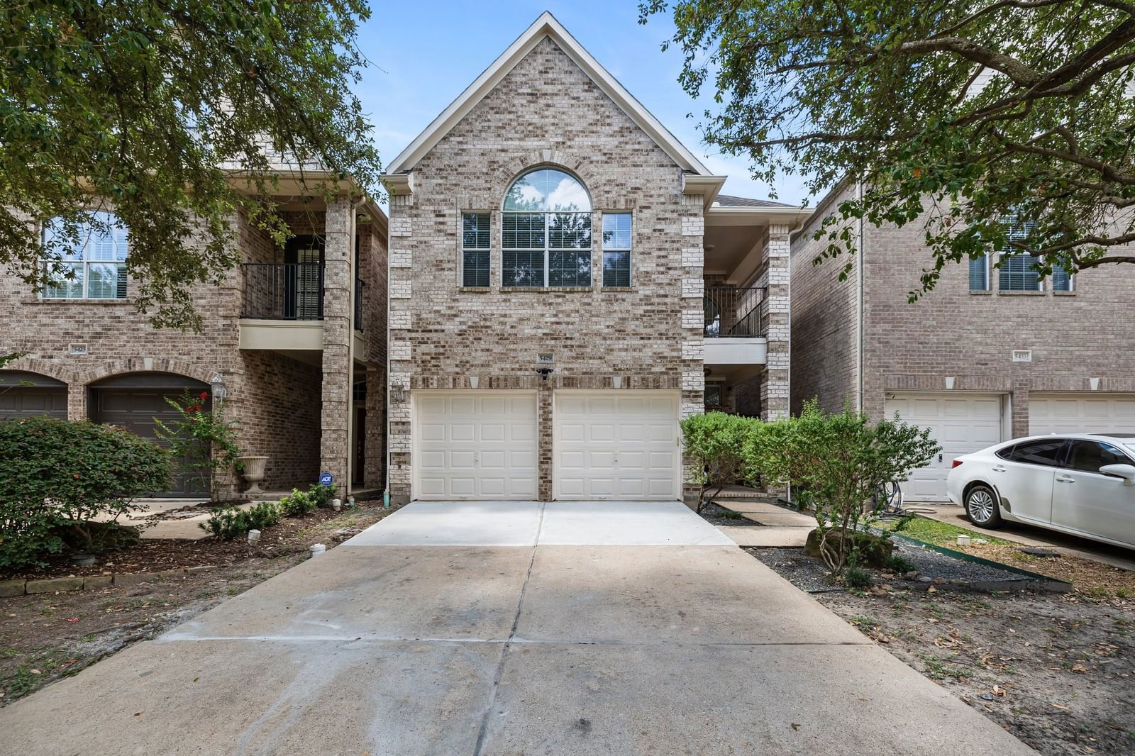 Real estate property located at 5429 Fairdale, Harris, Courts At St George Place II, Houston, TX, US