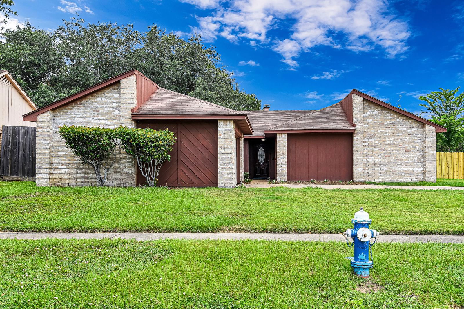 Real estate property located at 2431 Shady Brook, Harris, Westlake Forest Sec 02, Houston, TX, US