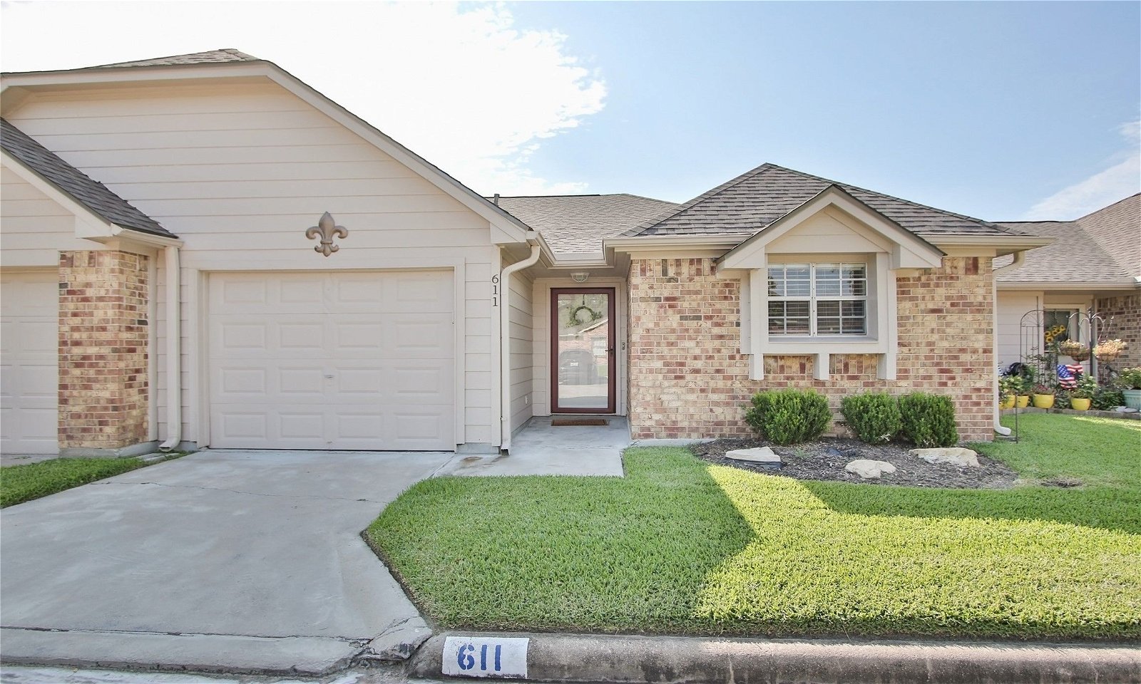 Real estate property located at 611 Country Grove, Brazoria, Pearland, TX, US
