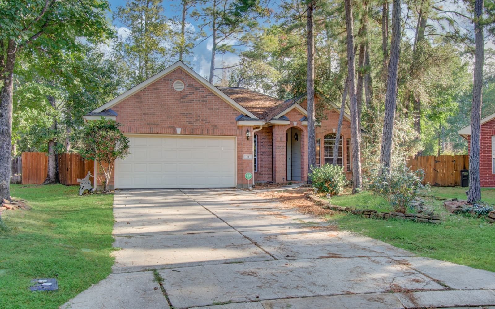 Real estate property located at 30 Willow Point, Montgomery, WOODLANDS VILLAGE ALDEN BRIDGE, The Woodlands, TX, US