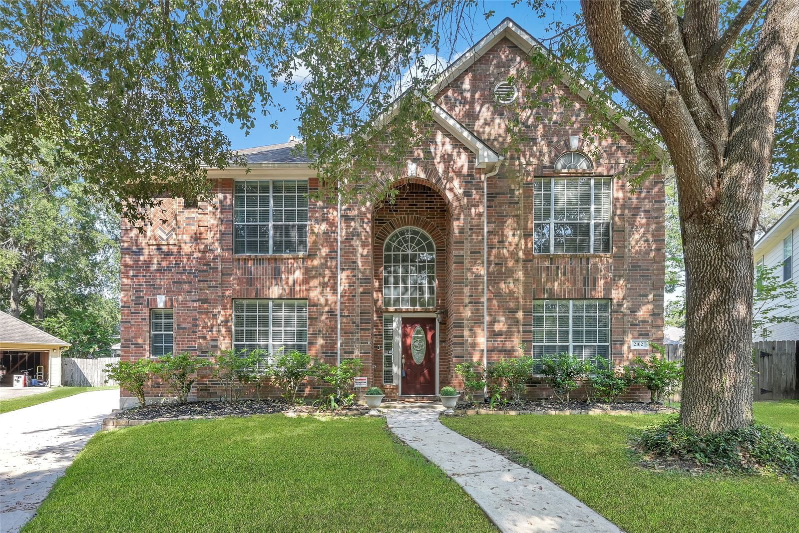 Real estate property located at 2102 Winding Hollow Ct, Montgomery, Imperial Oaks Park 04, Conroe, TX, US