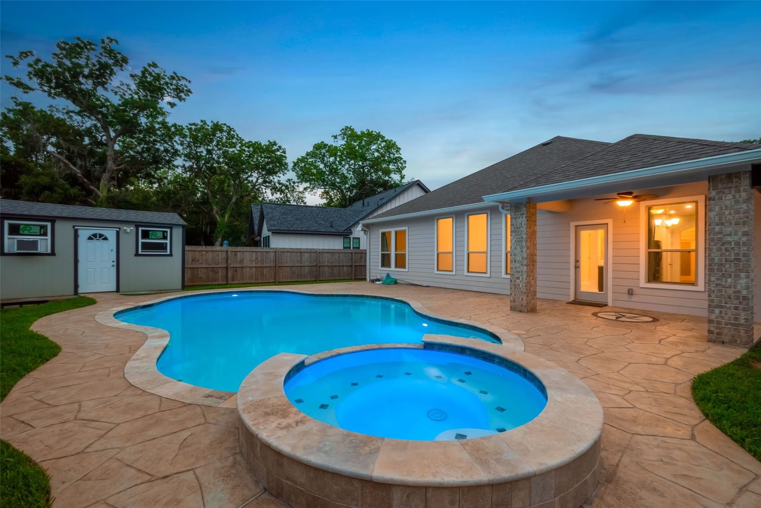 Real estate property located at 3 Ridgewood, Brazoria, West Columbia, TX, US