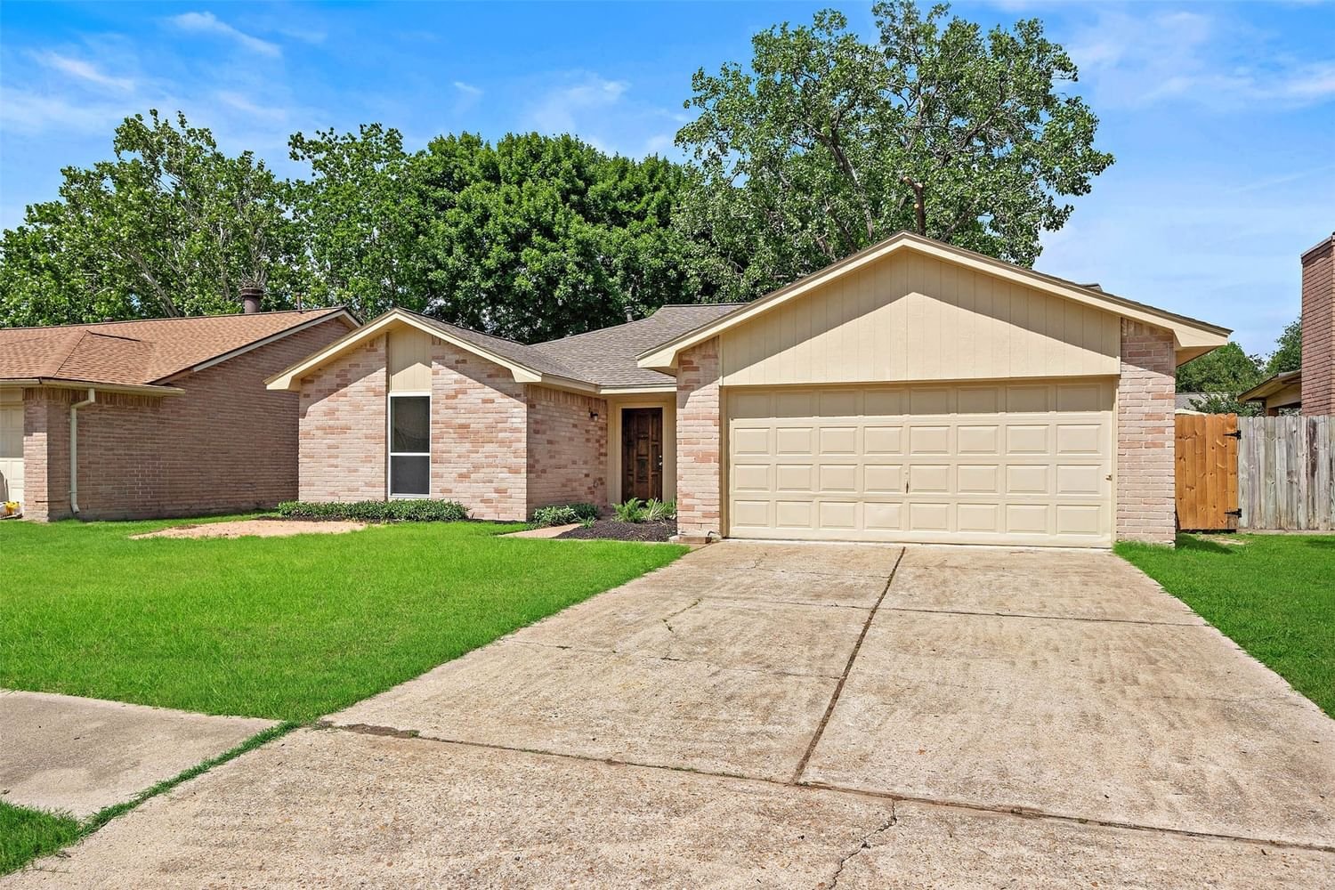 Real estate property located at 7711 Alegria, Fort Bend, Mission West Sec 2, Houston, TX, US