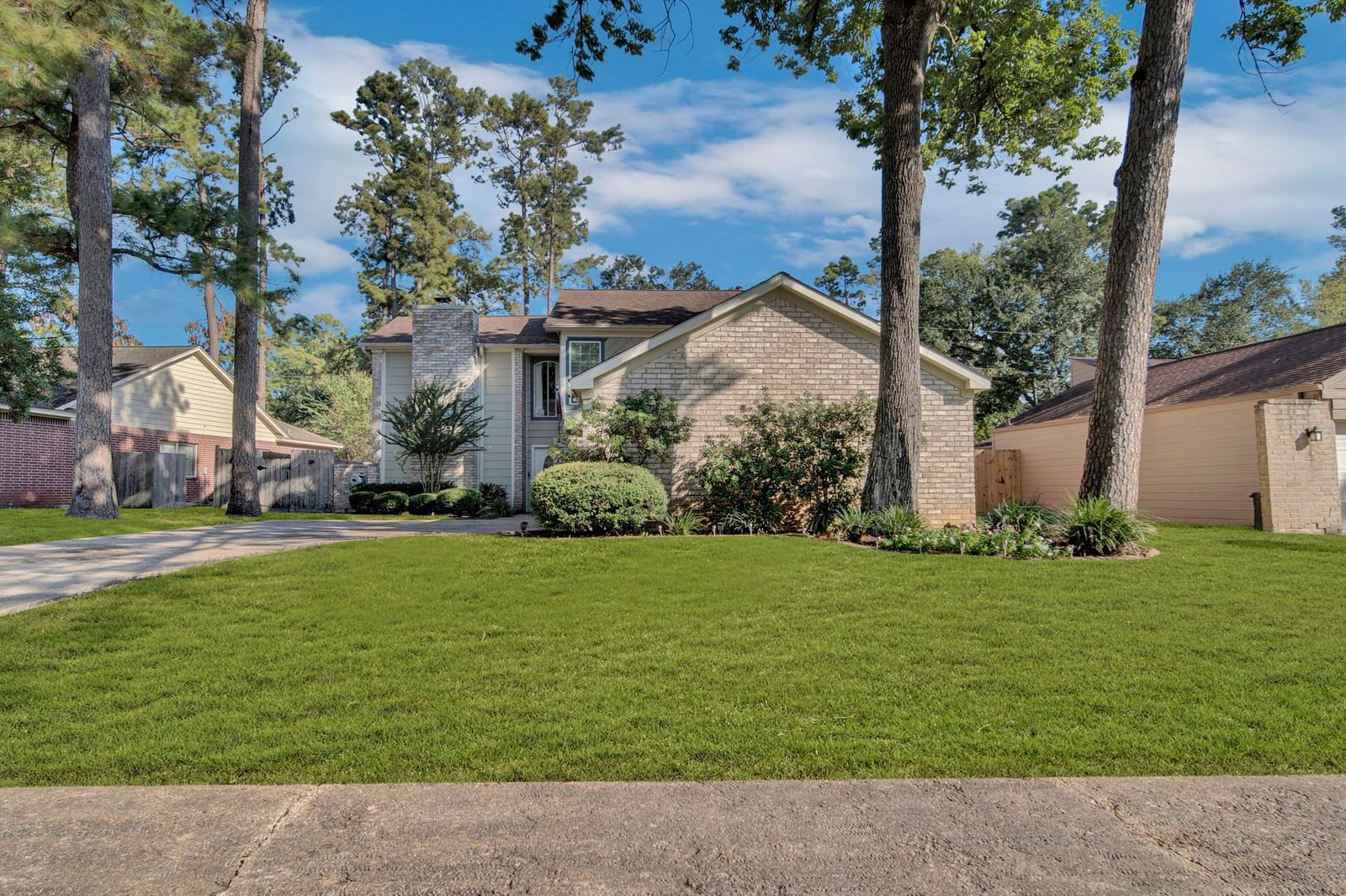 Real estate property located at 15010 Rolling Oaks, Harris, Heatherwood Village, Houston, TX, US