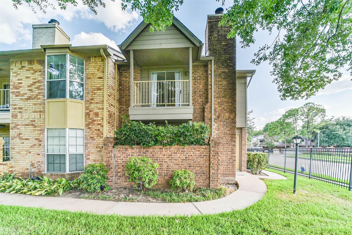 Real estate property located at 1515 Sandy Springs #202, Harris, Houston, TX, US