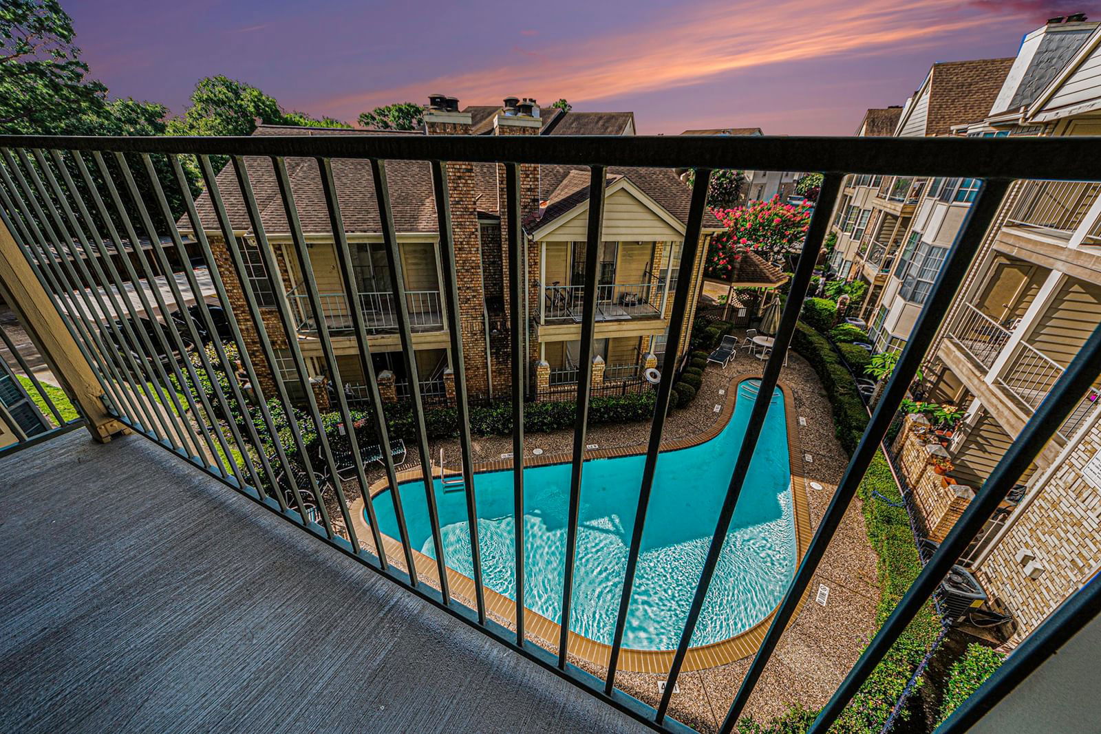 Real estate property located at 12550 Whittington #1012, Harris, One Ashford Place Condo Ph 02, Houston, TX, US