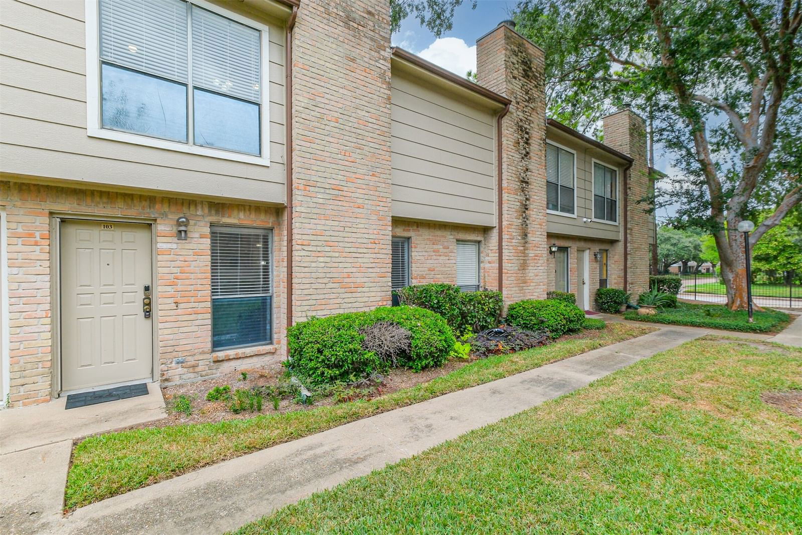 Real estate property located at 2110 Wilcrest #103, Harris, Lakecrest Condo Ph 02, Houston, TX, US