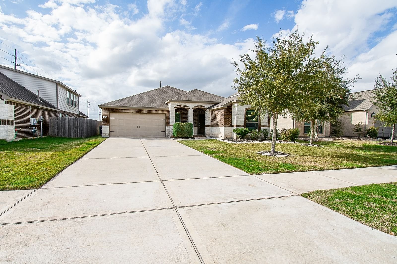 Real estate property located at 2519 Patricia Crossing, Fort Bend, Kingdom Heights Sec 4, Rosenberg, TX, US