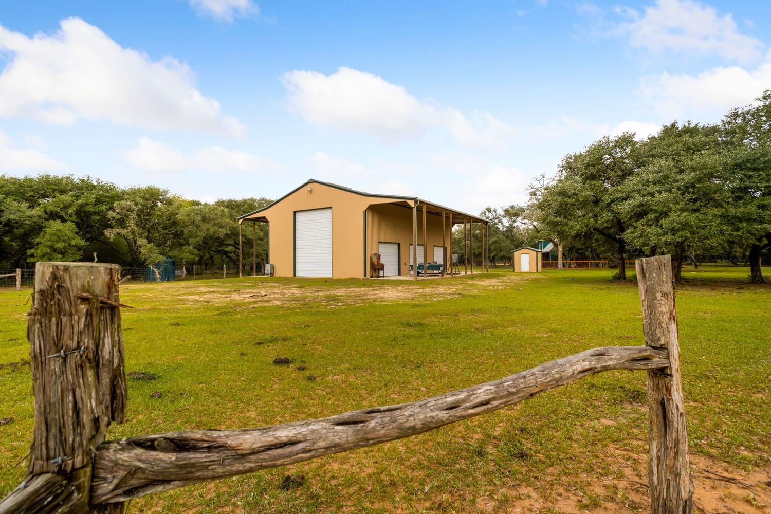 Real estate property located at 1017 Lostwood, Colorado, Garwood, TX, US