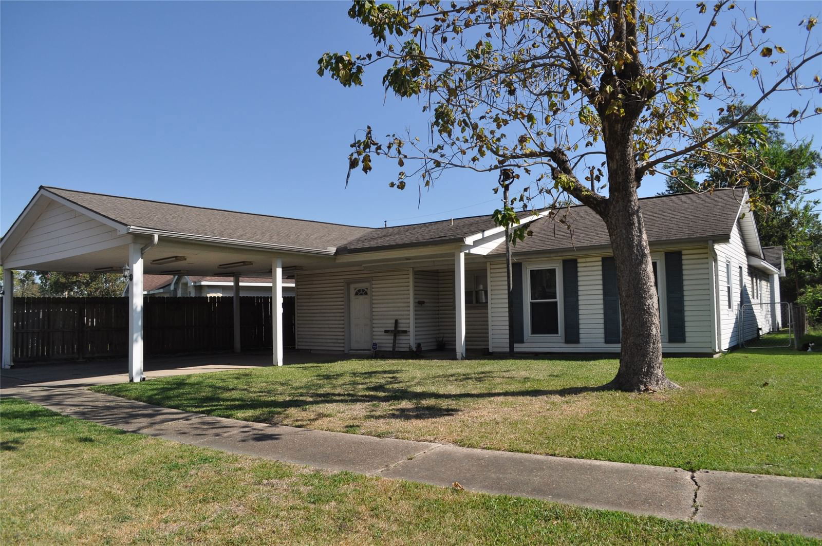 Real estate property located at 210 Overbluff, Harris, Channelwood Sec 01, Channelview, TX, US