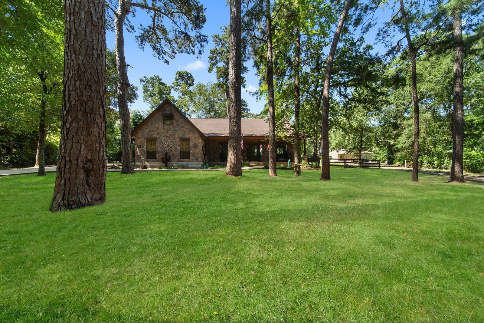 Real estate property located at 23215 Lazy Hollow, Montgomery, Clear Creek Forest 10, Hockley, TX, US