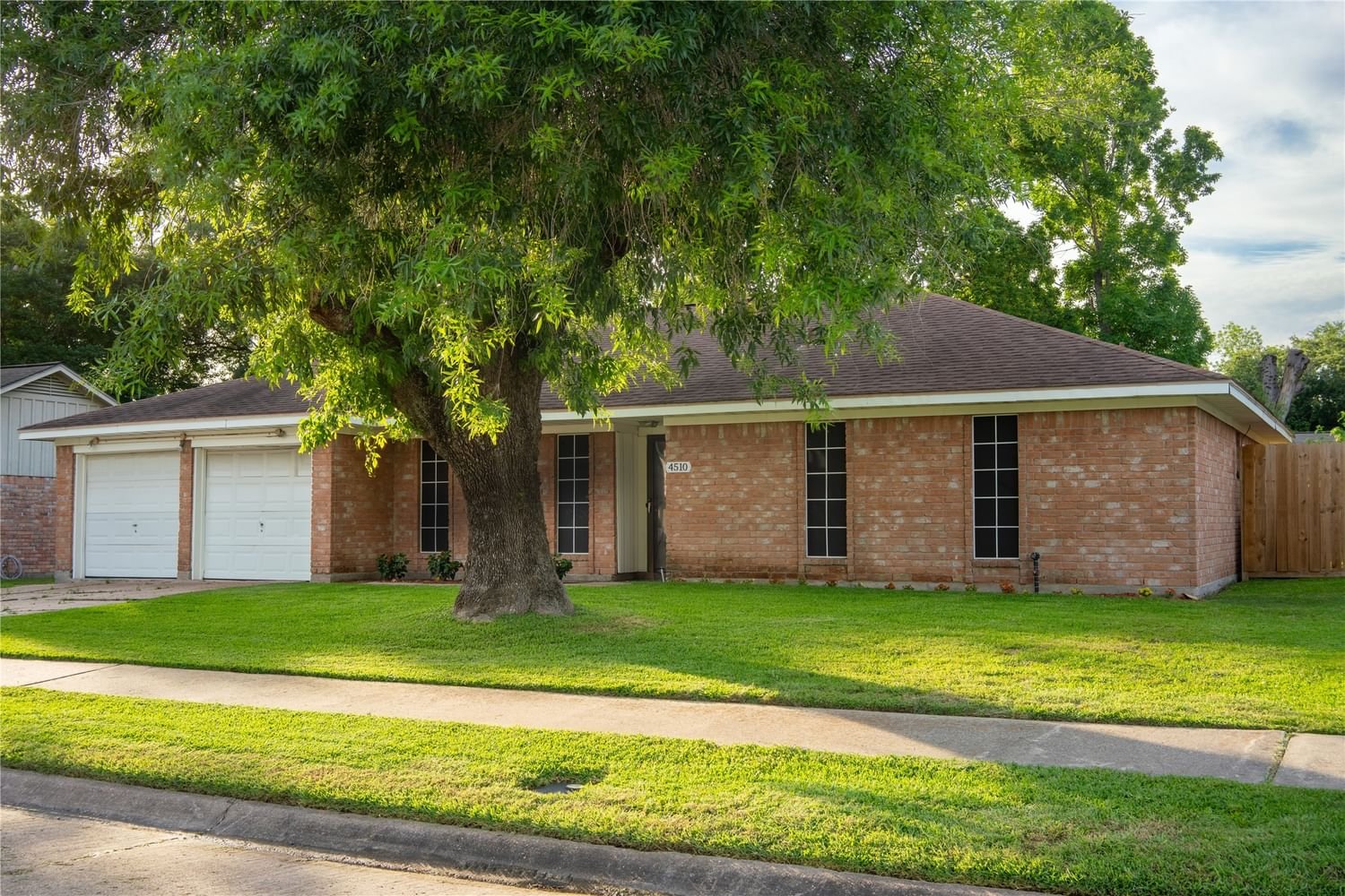 Real estate property located at 4510 Coachman, Harris, Kountry Klub Village, Baytown, TX, US