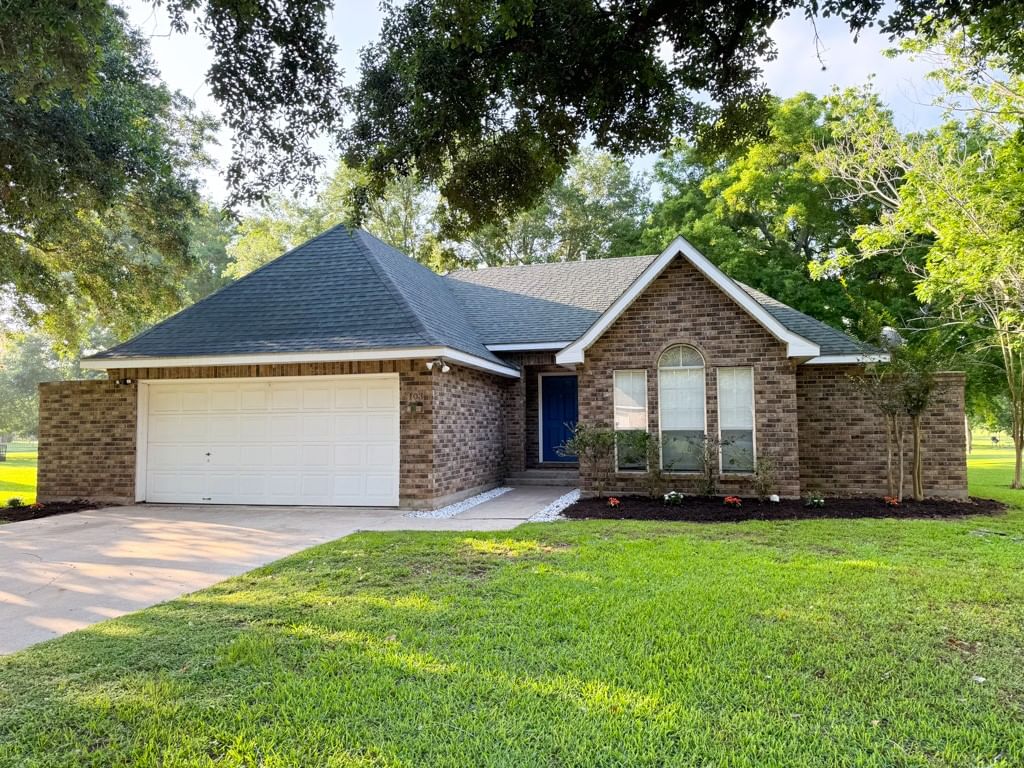 Real estate property located at 103 Bougainvillea, Brazoria, Shywood Lake Jackson, Lake Jackson, TX, US