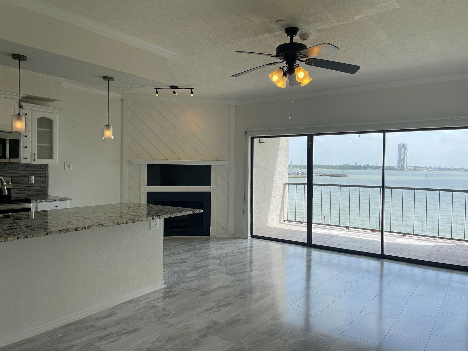 Real estate property located at 351 Lakeside #104, Harris, Seabrook, TX, US