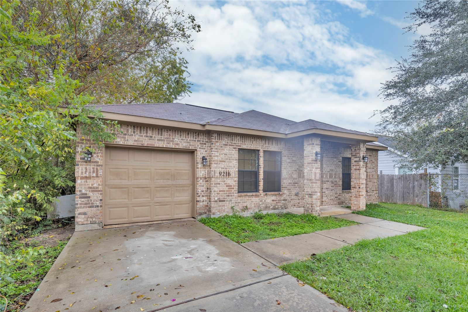 Real estate property located at 9218 Rhode Island, Harris, Clinton Park, Houston, TX, US