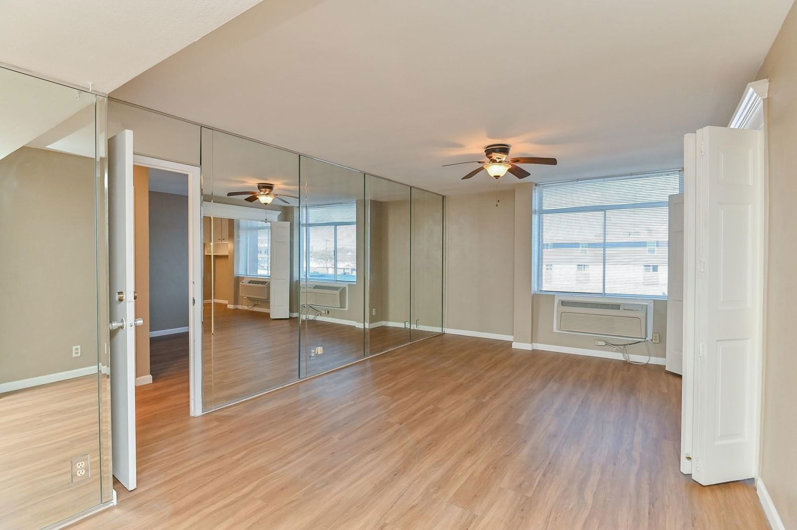 Real estate property located at 7520 Hornwood #201W, Harris, Sussex Condo West, Houston, TX, US