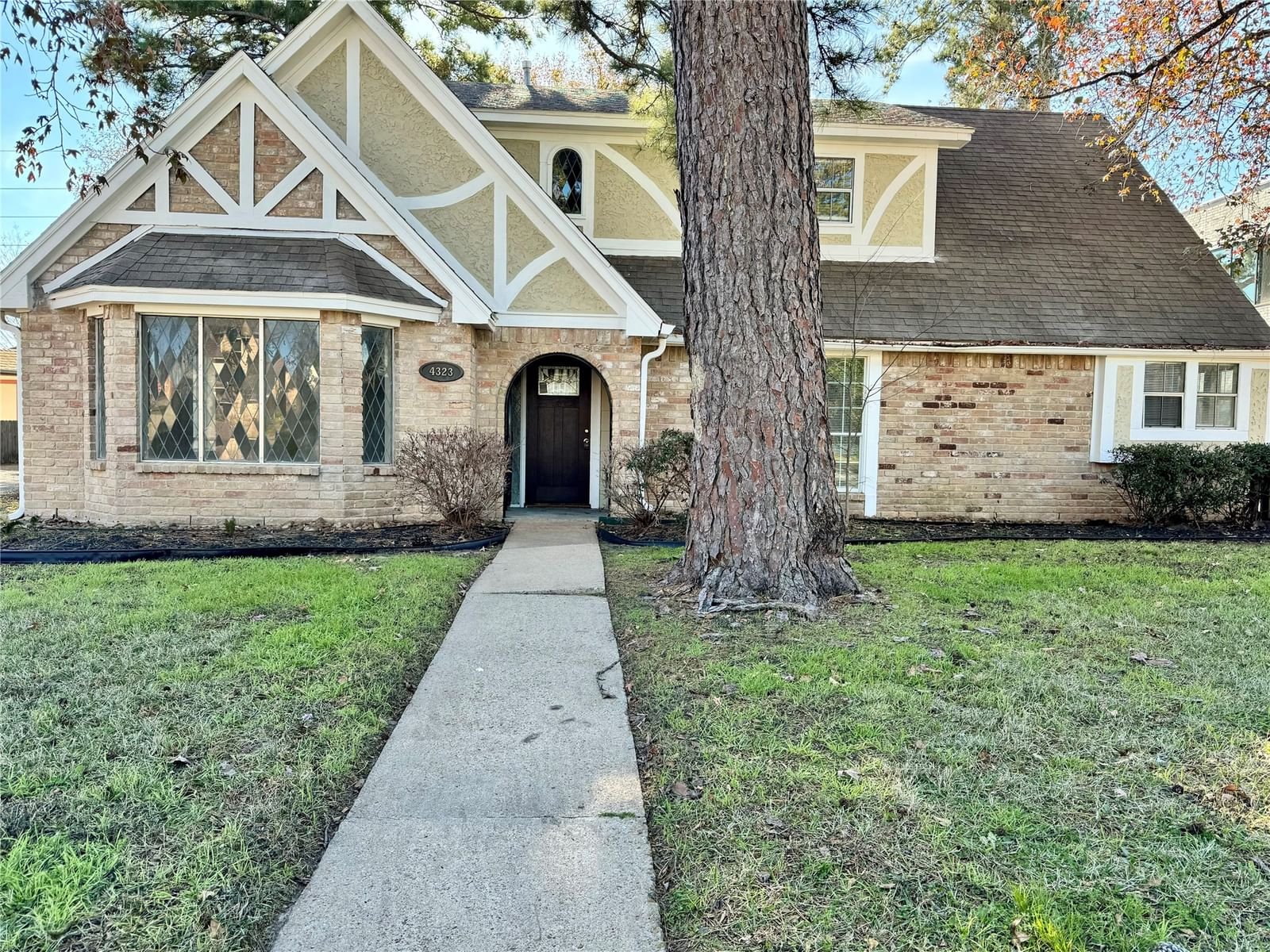 Real estate property located at 4323 Brightwood, Harris, Olde Oaks Sec 02, Houston, TX, US