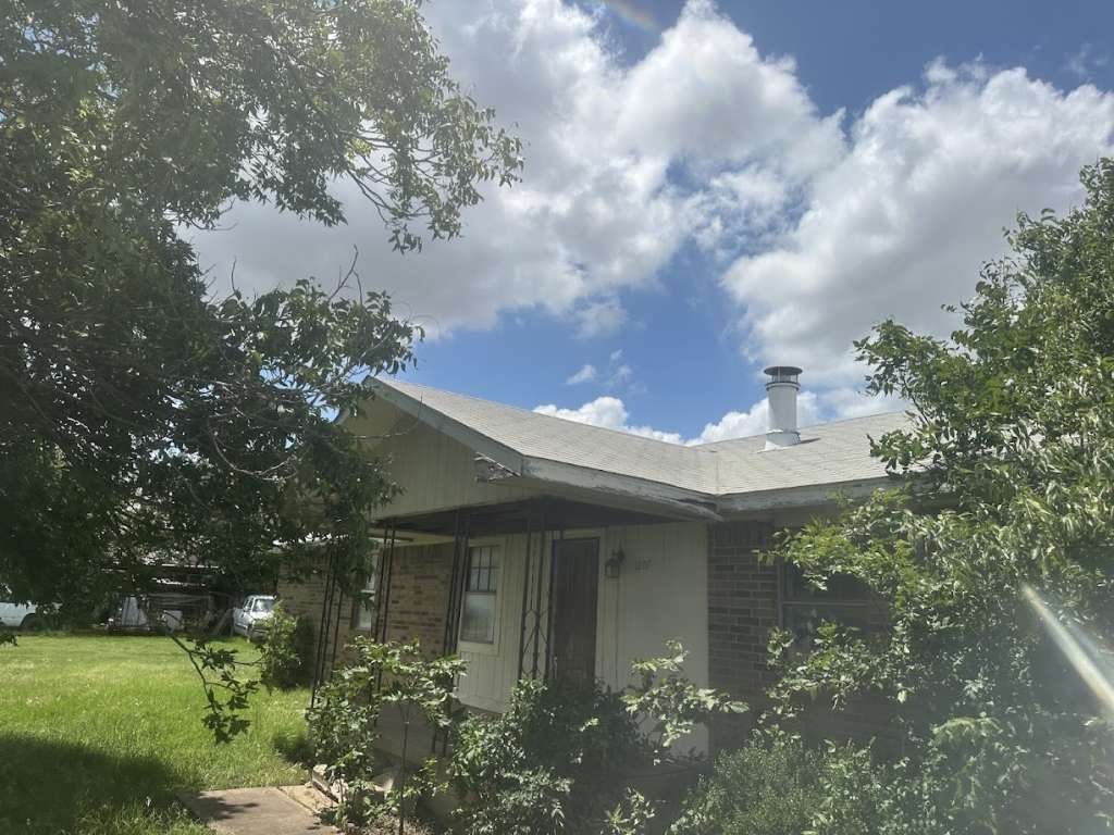 Real estate property located at 1207 Douglas, Wichita, Original Town E, Electra, TX, US