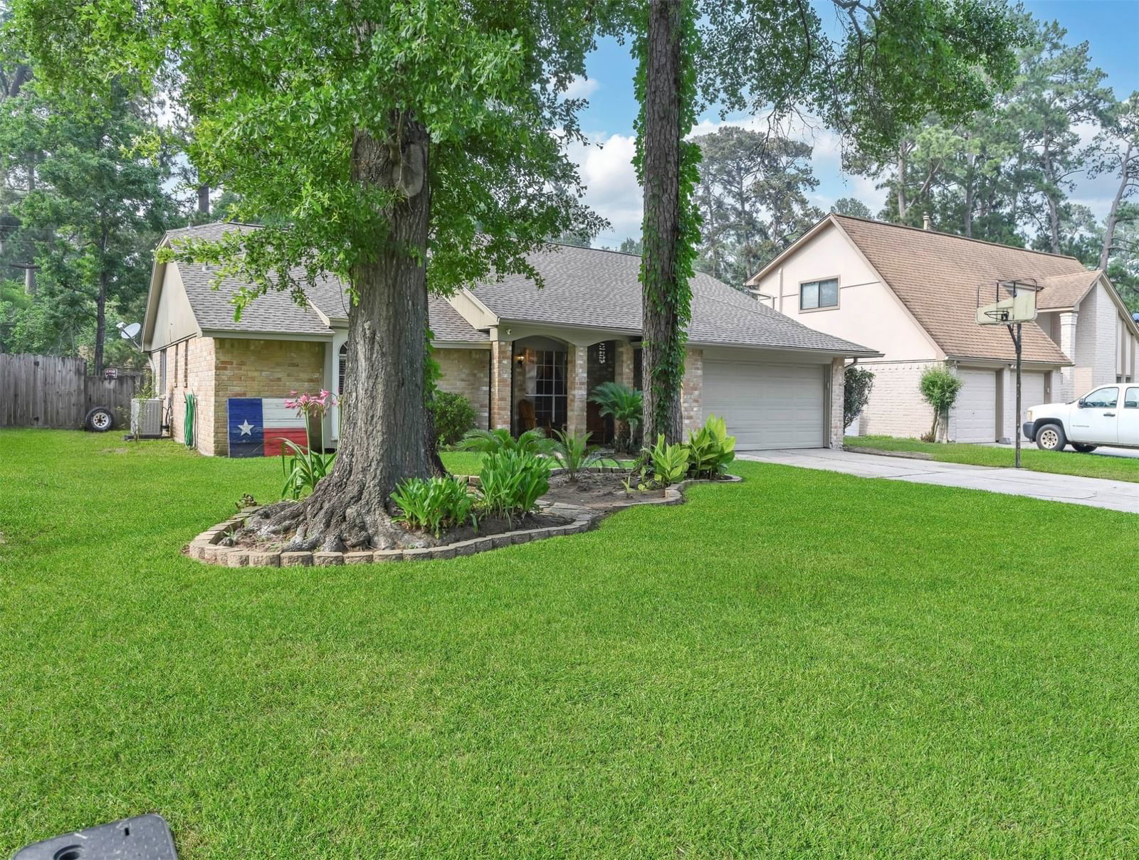 Real estate property located at 2019 Middle Creek, Harris, Woodland Hills Village Sec 07, Kingwood, TX, US