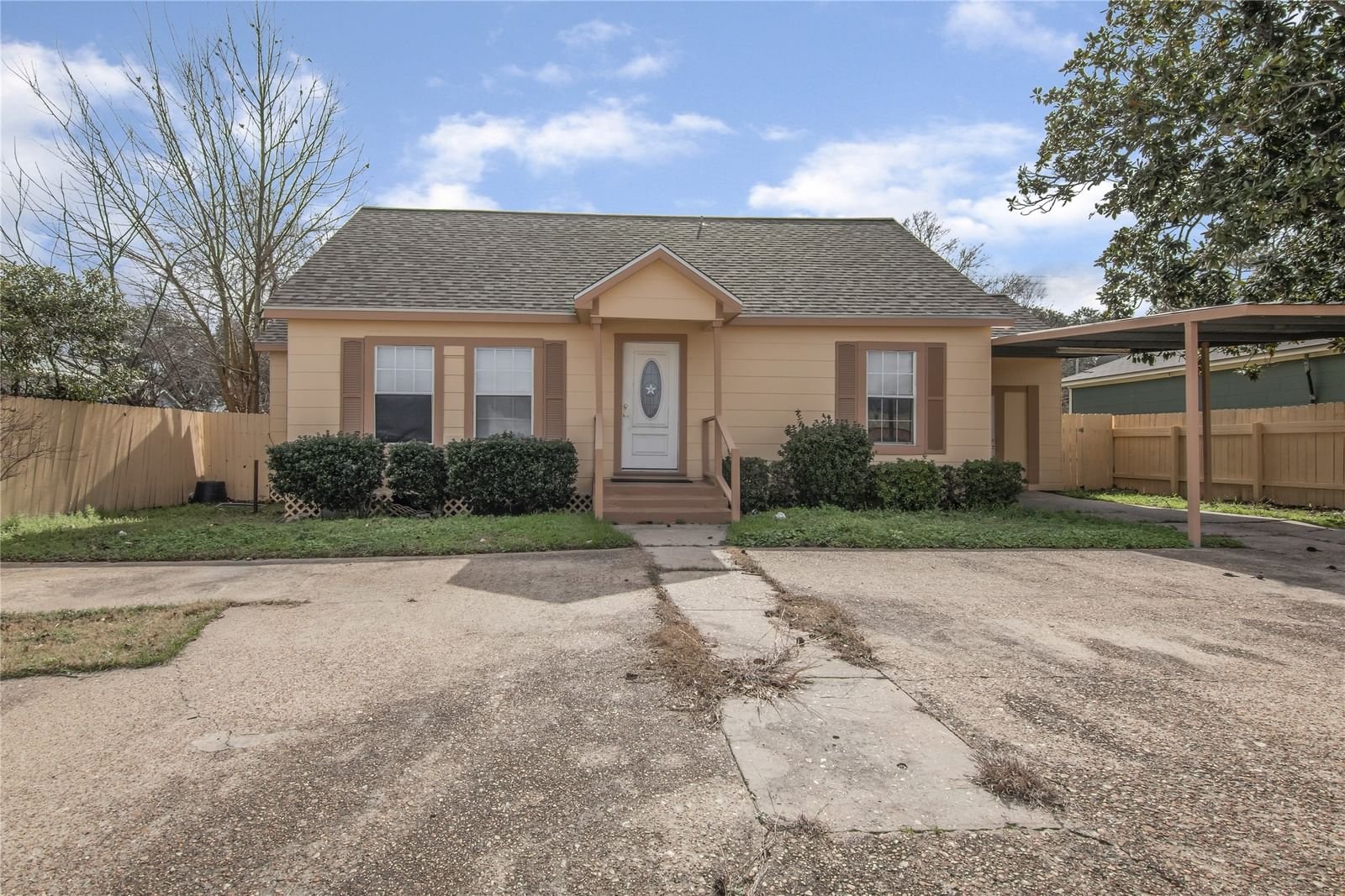 Real estate property located at 711 Pearce, Harris, Bennie Gray, Baytown, TX, US
