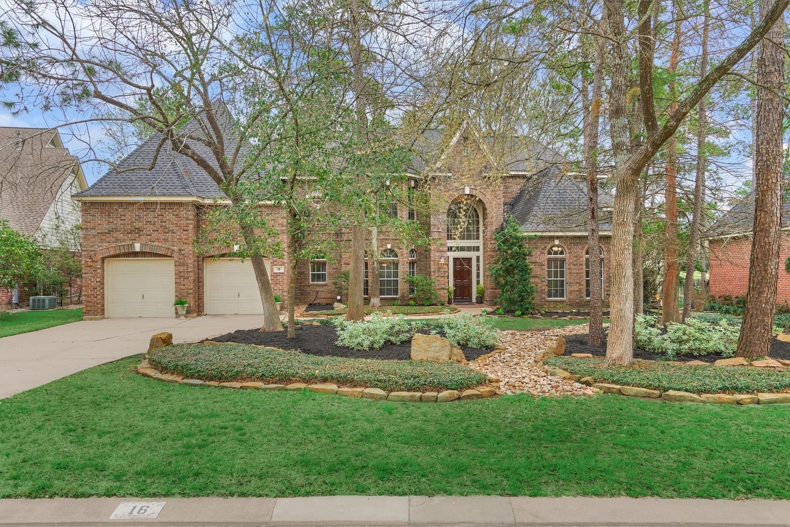 Real estate property located at 16 Thunder Hollow, Montgomery, Wdlnds Village Cochrans Cr 08, The Woodlands, TX, US