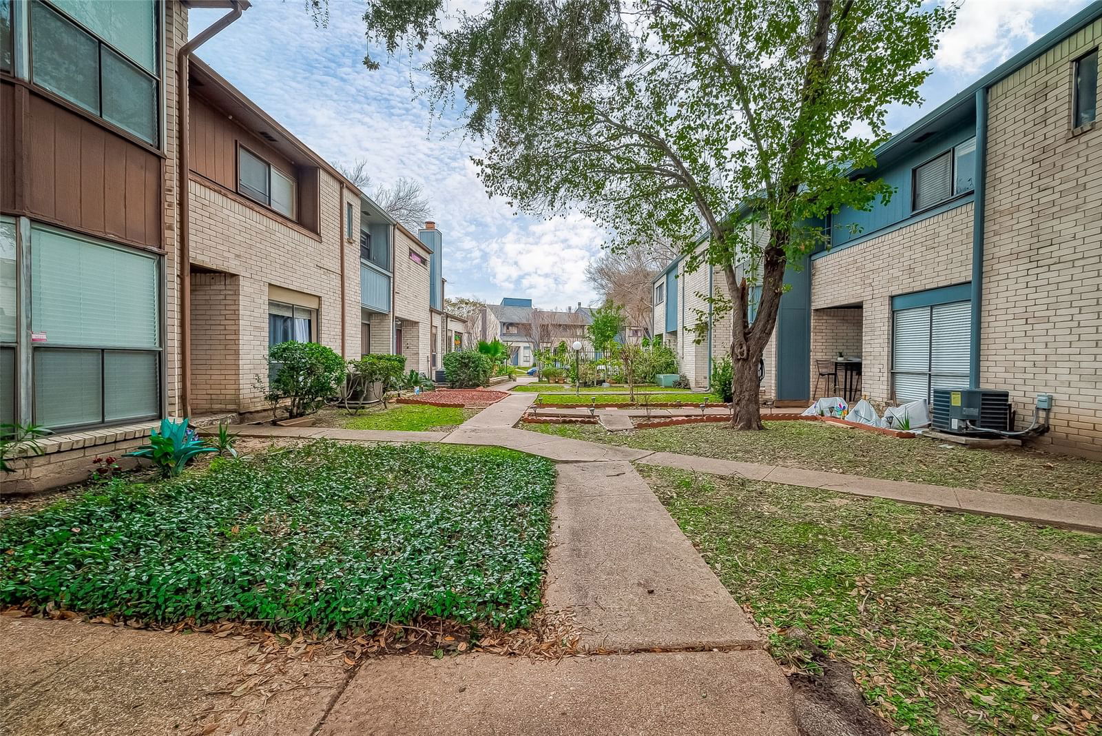 Real estate property located at 8311 Augustine E, Harris, Greenview T/H Condo, Houston, TX, US