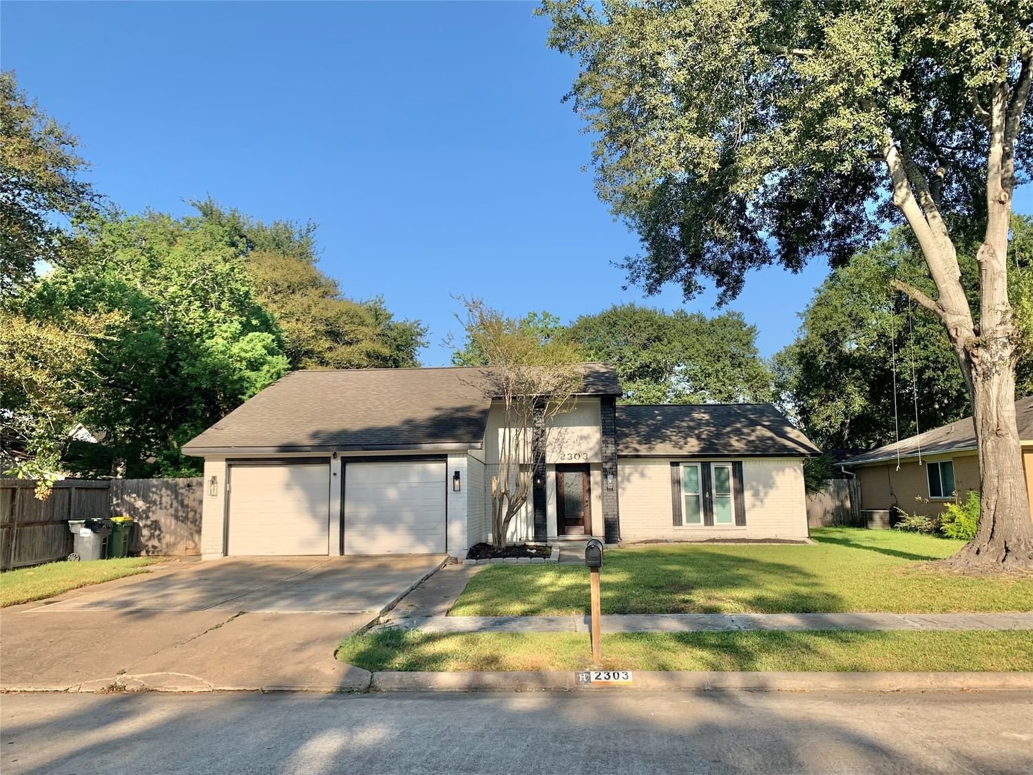 Real estate property located at 2303 Meadow Green, Brazoria, Pearland, TX, US
