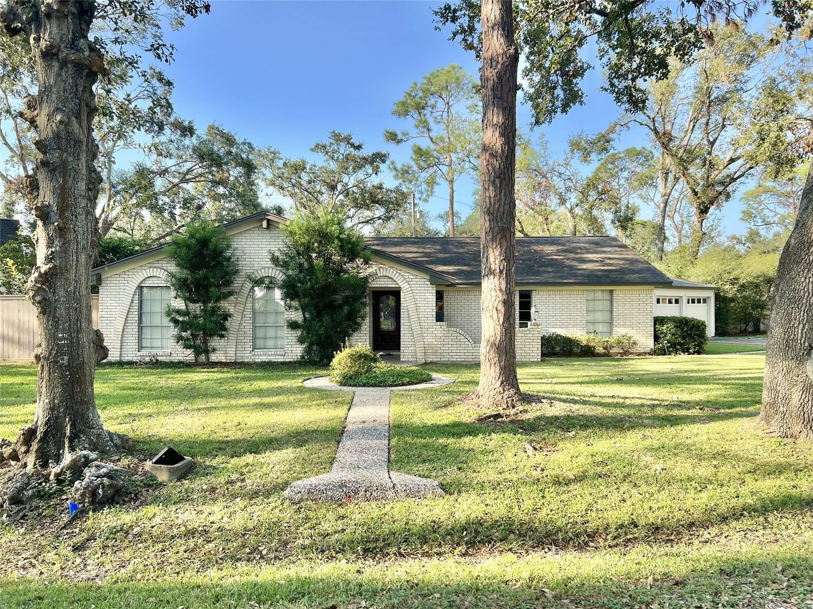 Real estate property located at 302 Silver Saddle, Brazoria, J De J Valderas, Angleton, TX, US