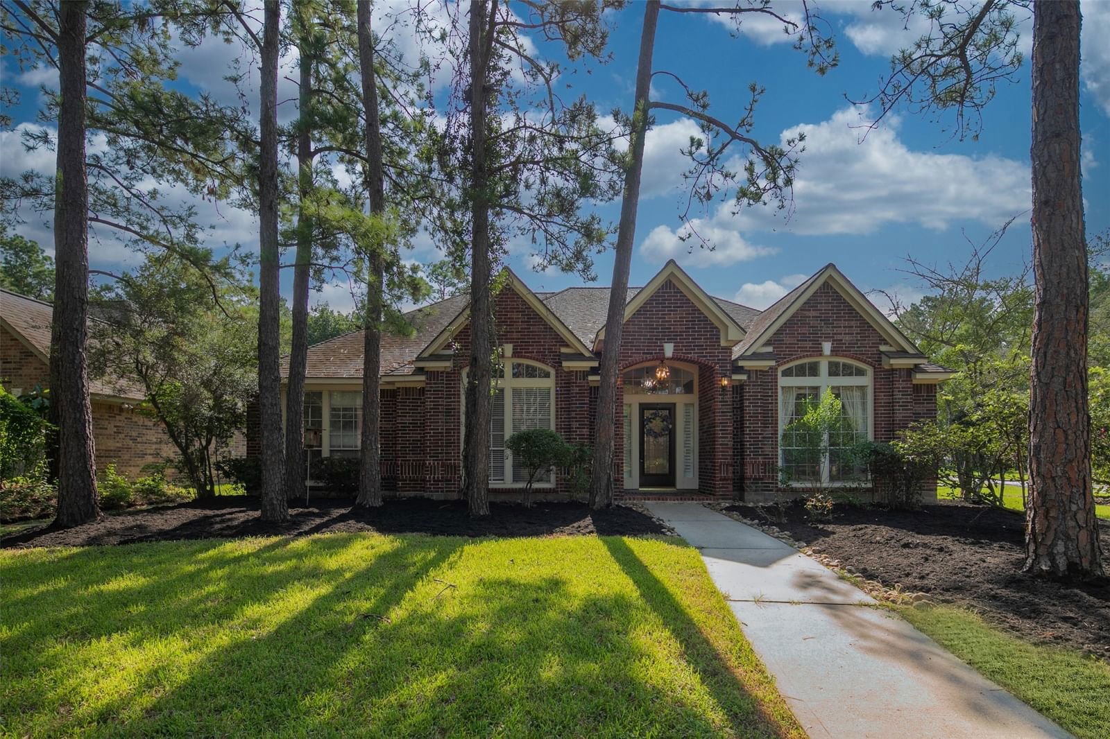 Real estate property located at 2 Quiet Oak, Montgomery, Wdlnds Village Cochrans Cr 05, The Woodlands, TX, US