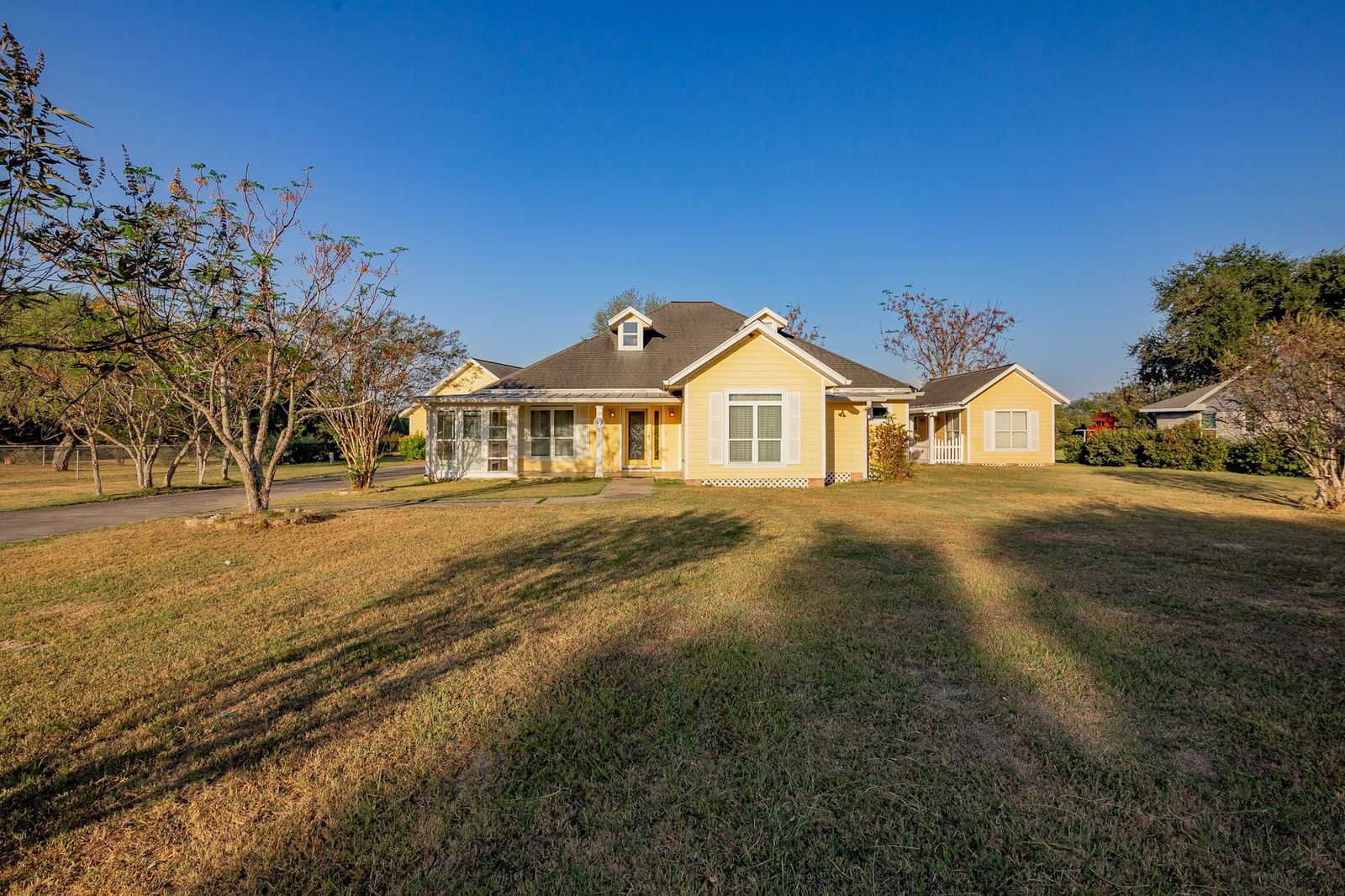 Real estate property located at 49 Lakeplace St, Goliad, Lakewood Estates, Victoria, TX, US