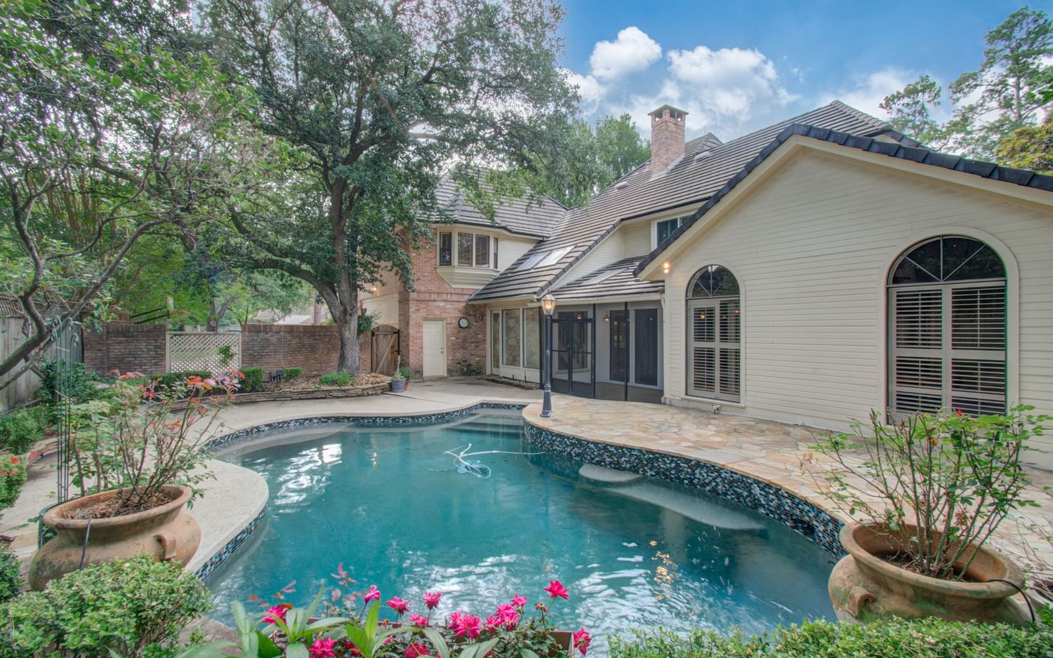 Real estate property located at 5702 Willow Walk, Harris, Huntwick Forest, Houston, TX, US