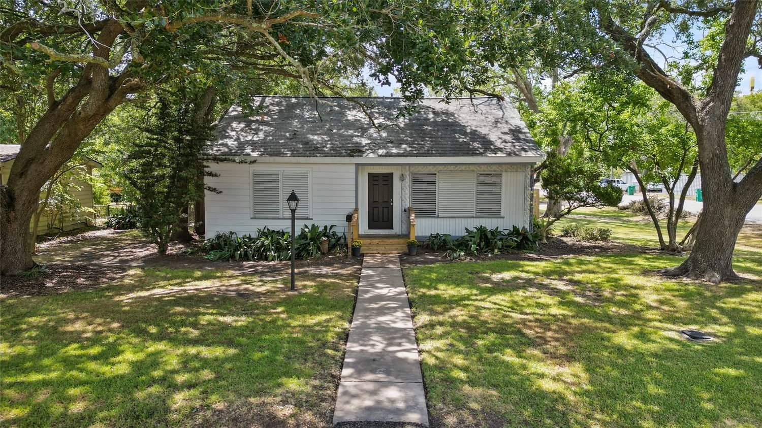 Real estate property located at 2423 Meadow, Galveston, La Marque, TX, US