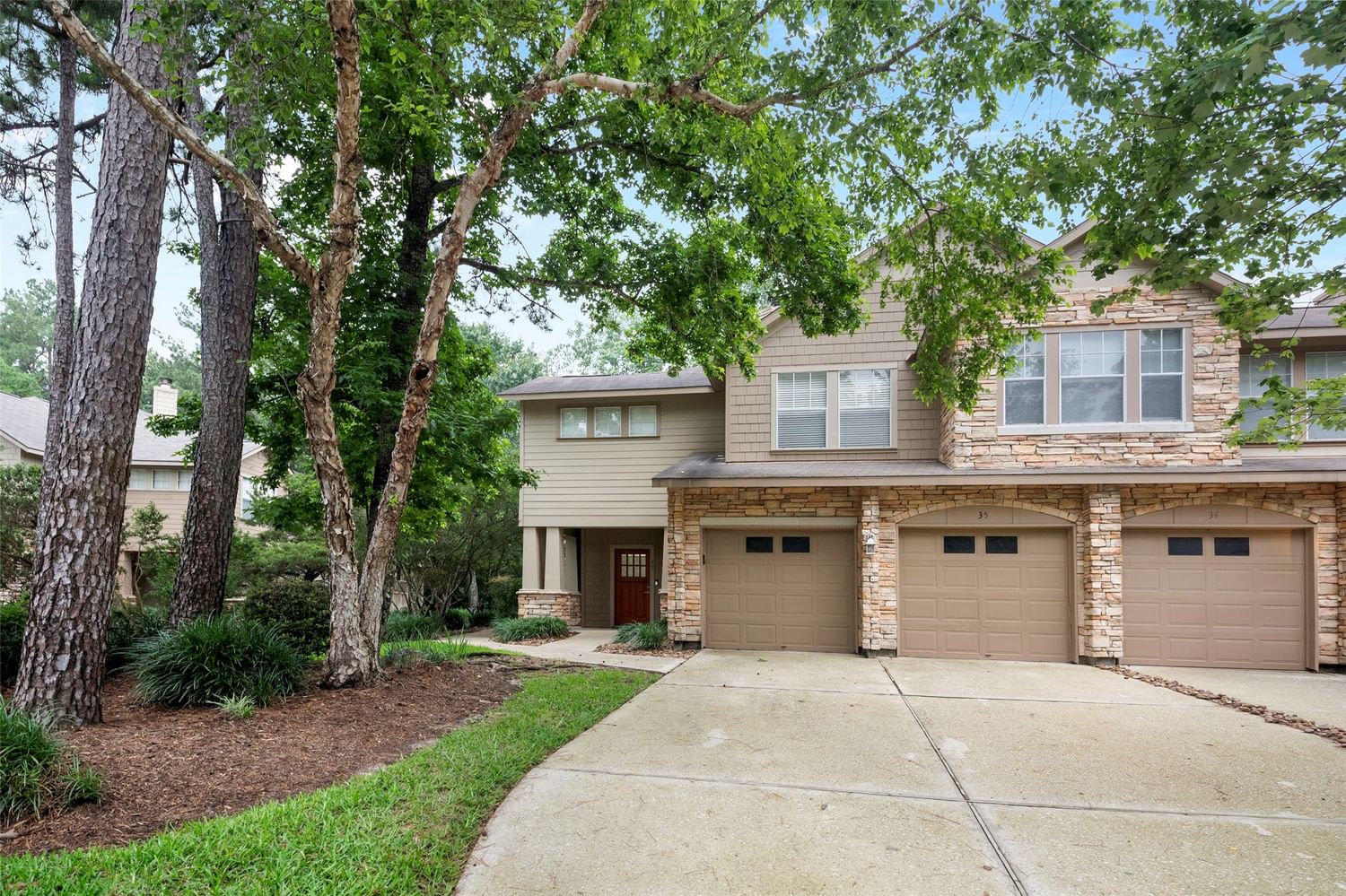 Real estate property located at 35 Scarlet Woods, Montgomery, Stonemill Courts Condo, Spring, TX, US