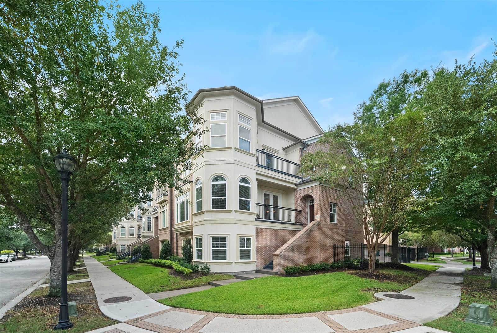 Real estate property located at 91 Colonial Row, Montgomery, Park Place Brownstones, The Woodlands, TX, US