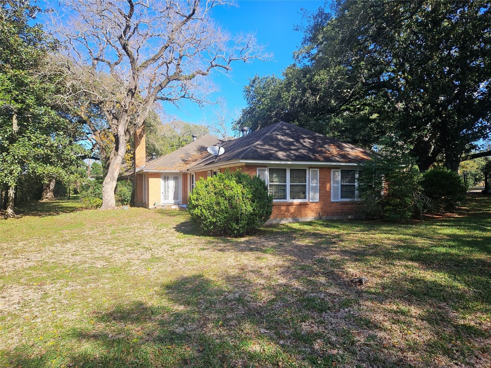 Real estate property located at 1006 Hillcrest, Fort Bend, Richmond, TX, US