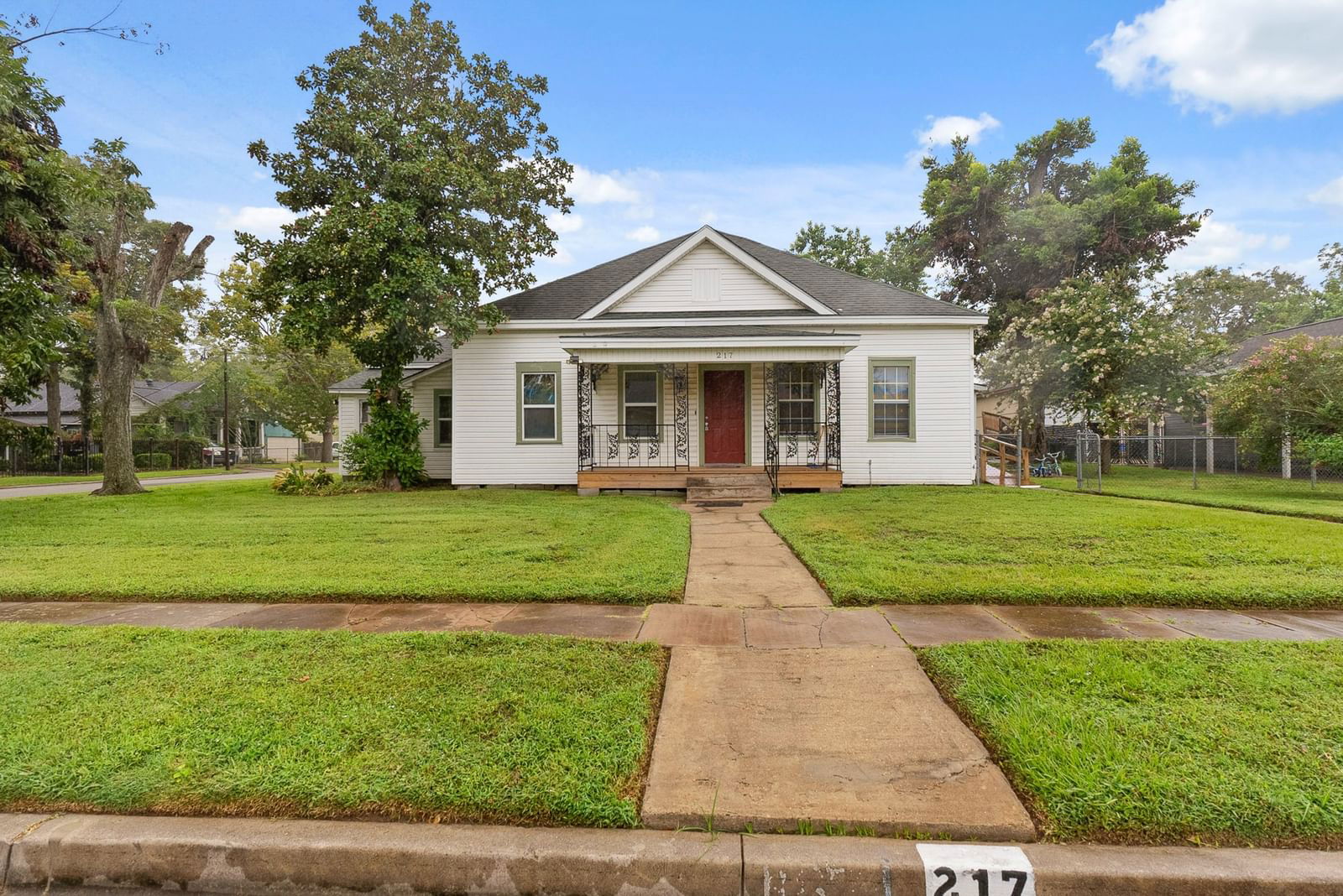 Real estate property located at 217 Avenue B B, Harris, Town/Humble, Humble, TX, US