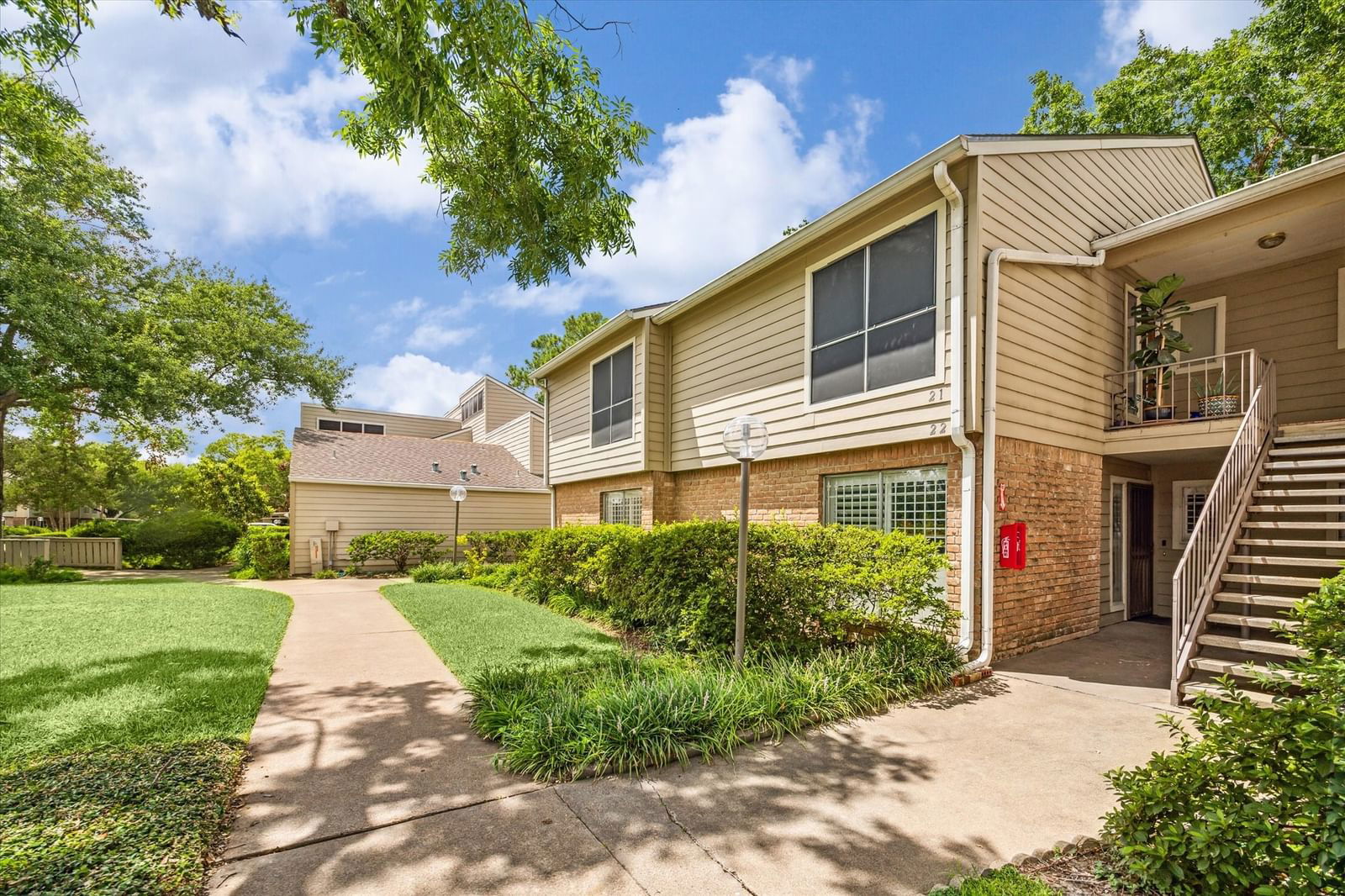 Real estate property located at 5005 Georgi #21, Harris, Covered Bridge Condo Ph 01, Houston, TX, US