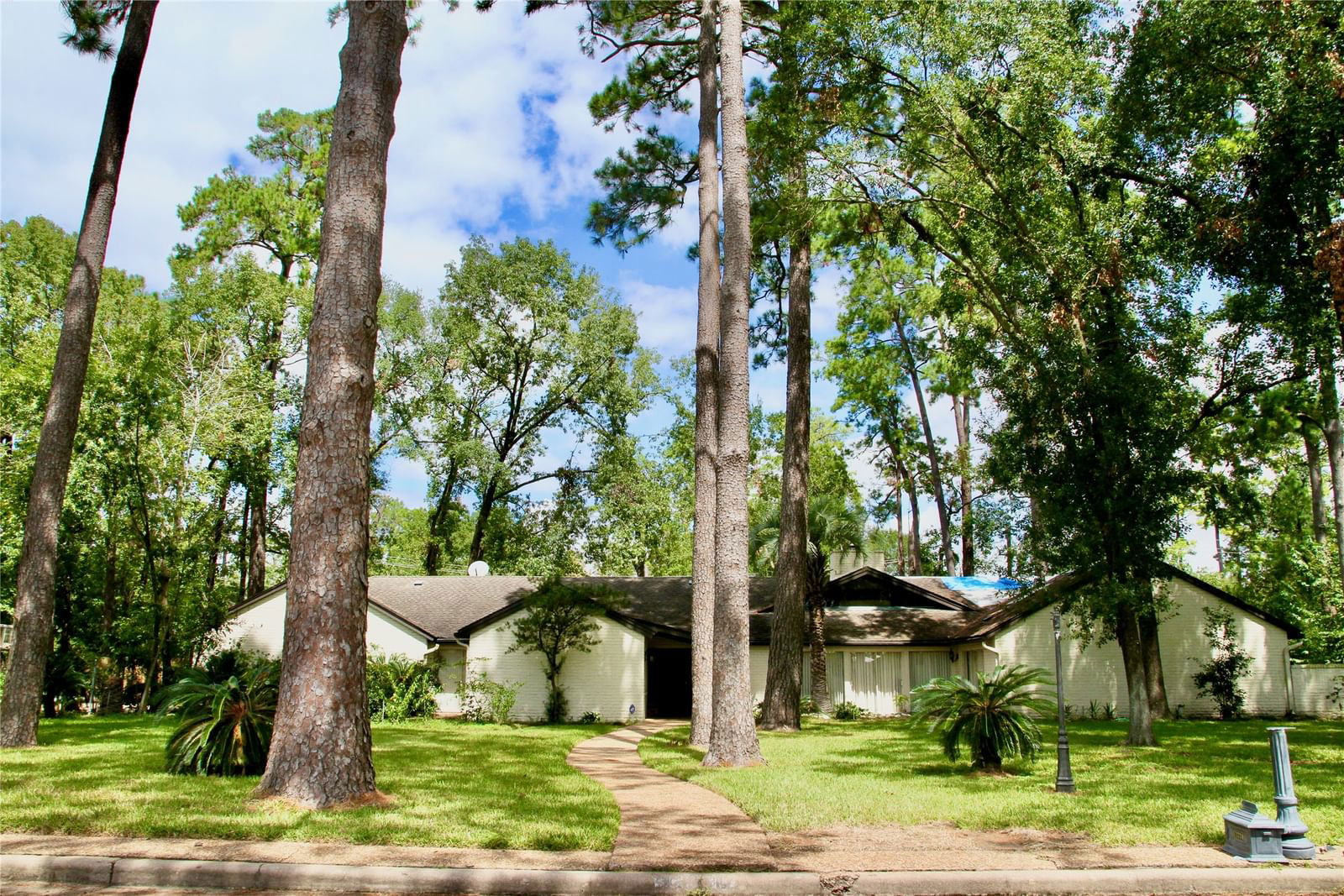 Real estate property located at 11330 Bothwell, Harris, Marchmont, Piney Point Village, TX, US