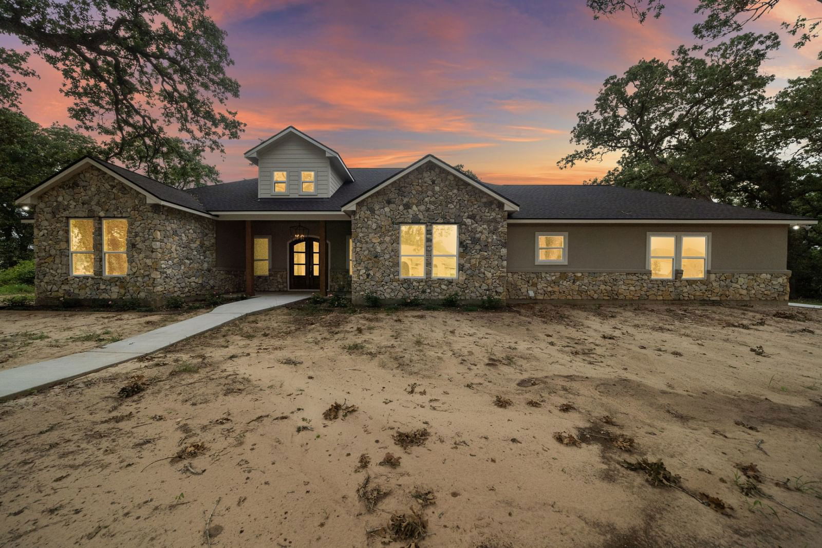Real estate property located at 220 Hogan, Waller, Legendary Oaks, Hempstead, TX, US