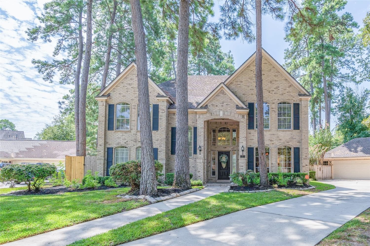 Real estate property located at 2 Thorncreek, Montgomery, The Woodlands, TX, US
