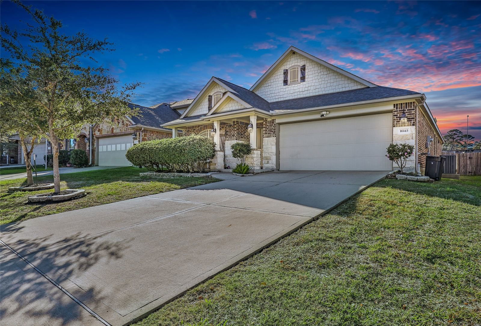 Real estate property located at 16143 Fairway Creek, Harris, Seven Oaks South Pt Rep 1, Crosby, TX, US