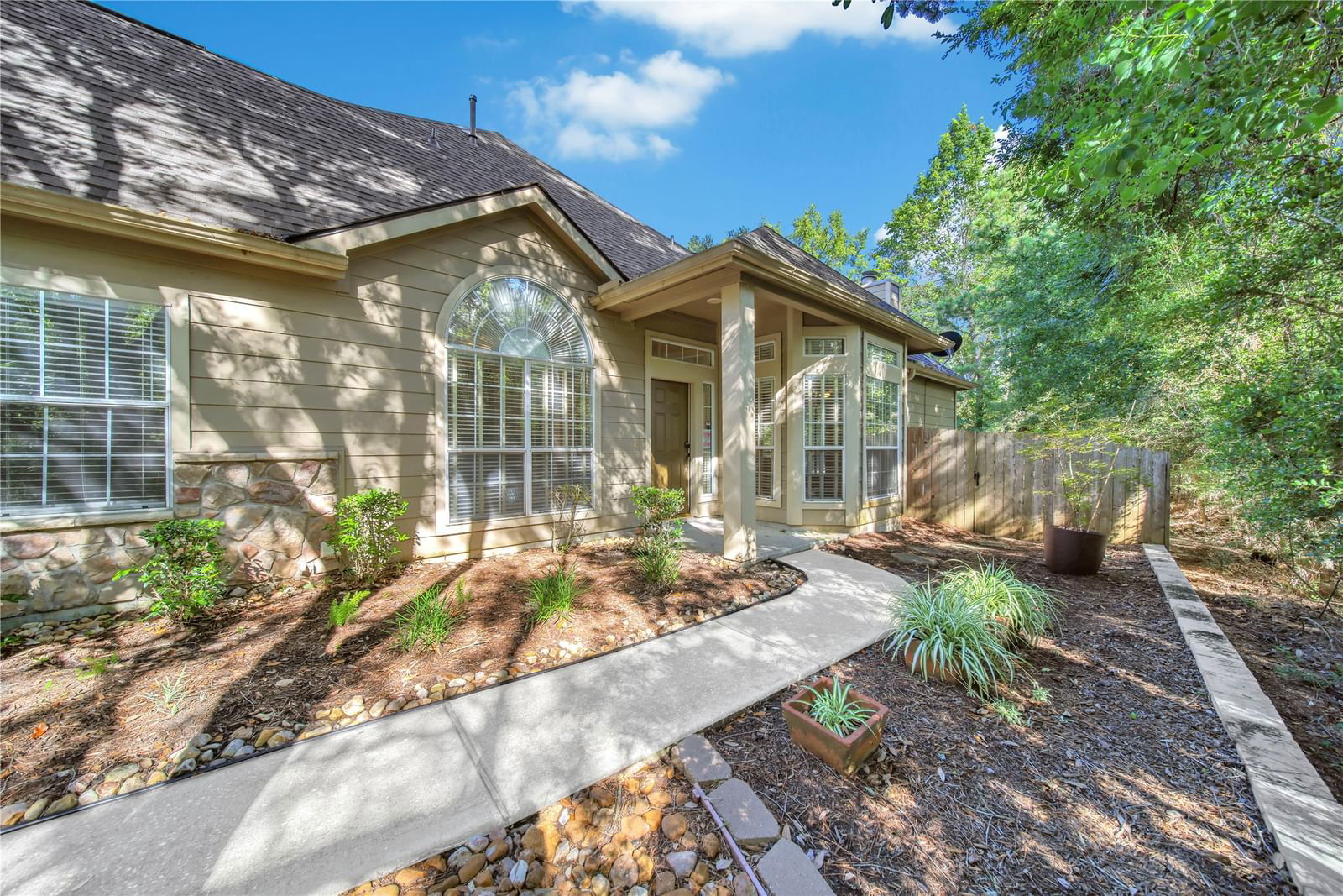 Real estate property located at 2 Valley Oaks, Montgomery, Wdlnds Village Alden Br 51, Spring, TX, US