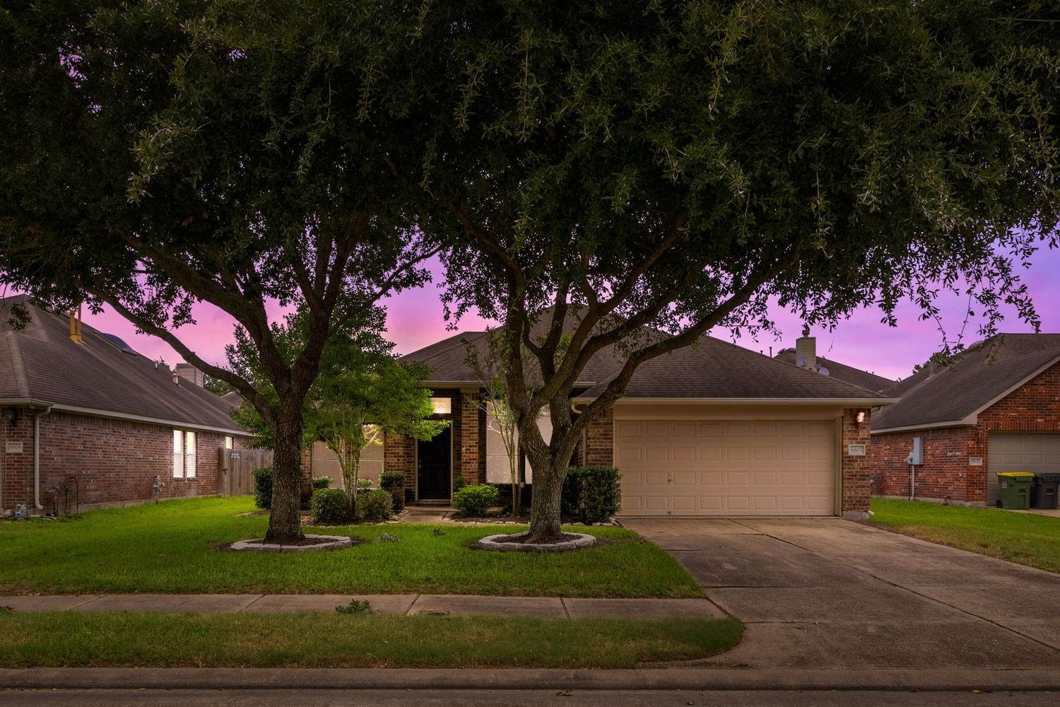 Real estate property located at 6807 Adella, Brazoria, West Oaks Village Sec 4, Pearland, TX, US