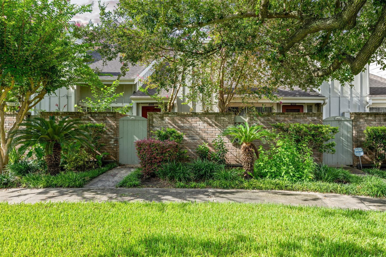 Real estate property located at 13022 Wirevine, Harris, Wildflower Green T/H, Houston, TX, US