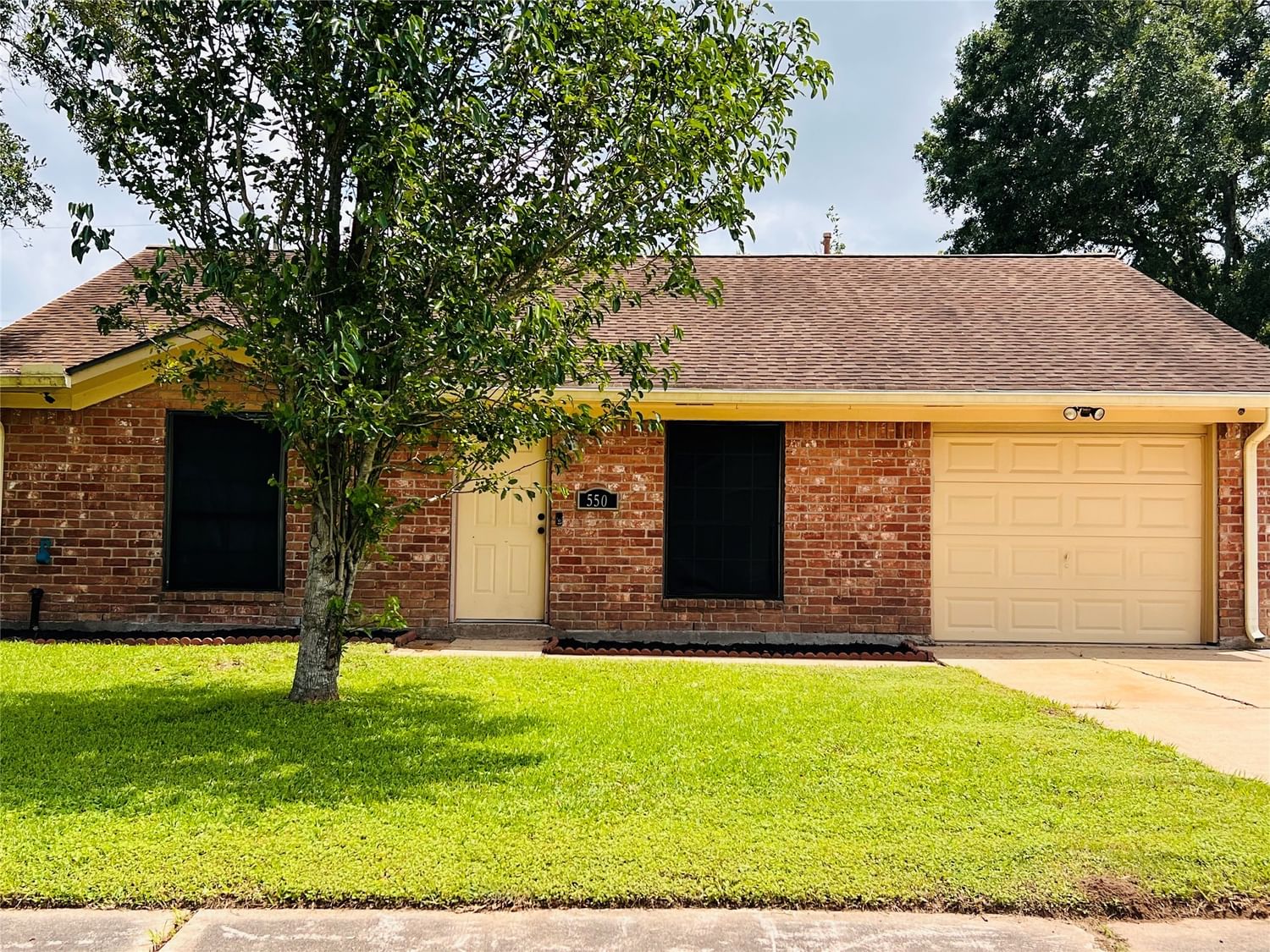 Real estate property located at 550 Munson, Brazoria, Willow Trace Angleton, Angleton, TX, US