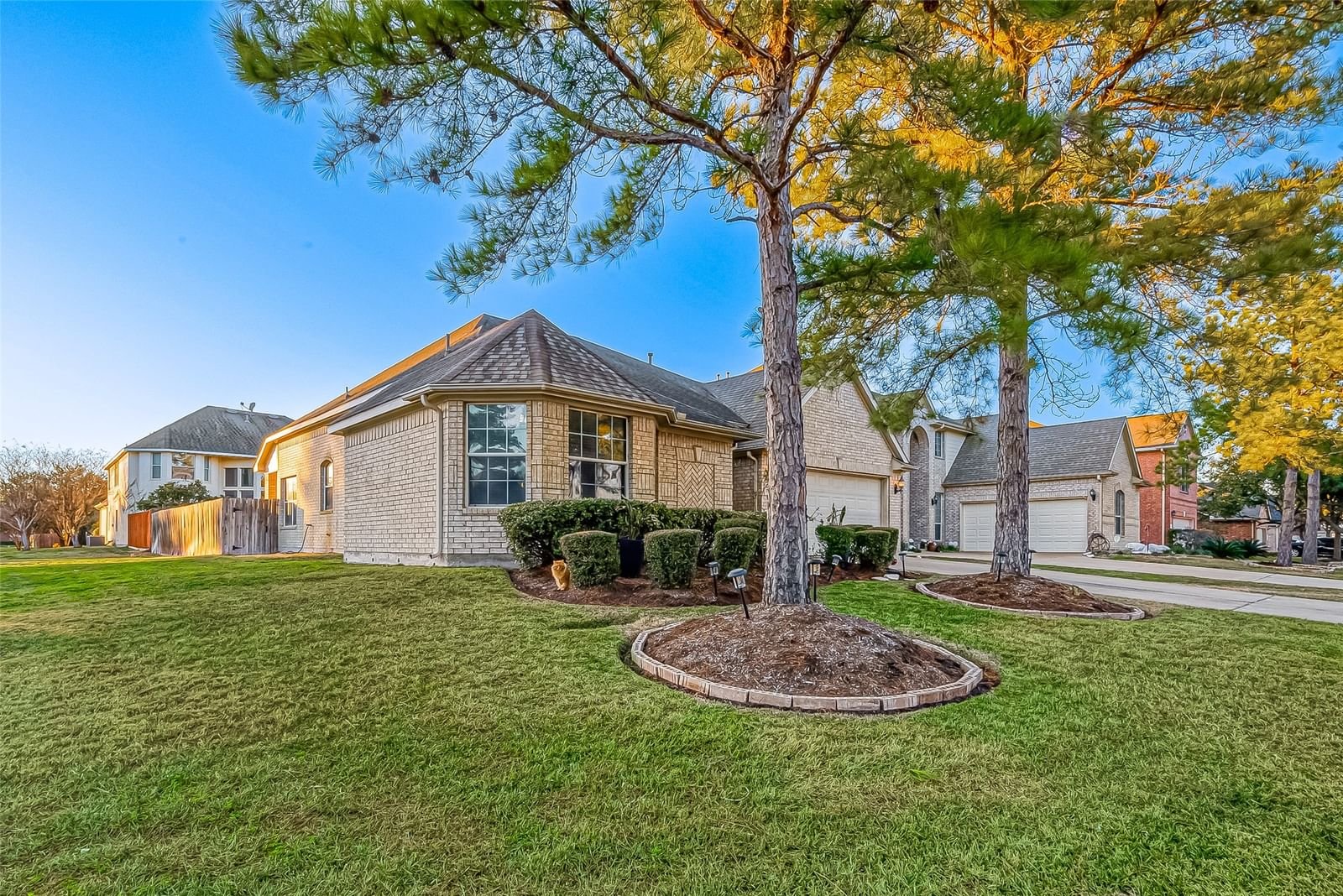 Real estate property located at 226 Elana, Fort Bend, Colony Lake Estates, Stafford, TX, US