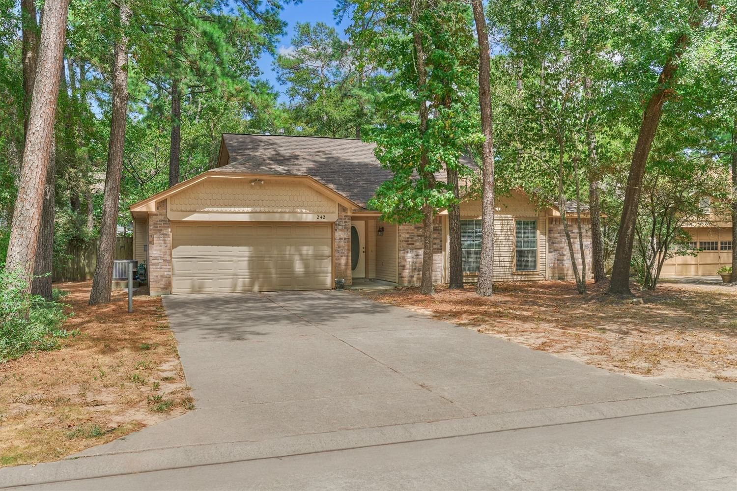 Real estate property located at 242 Pathfinders, Montgomery, The Woodlands, TX, US