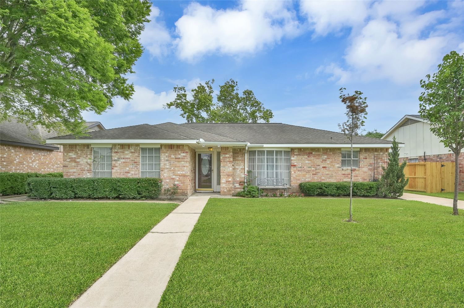 Real estate property located at 10430 Huntington Wood, Harris, Huntington Village Sec 03, Houston, TX, US