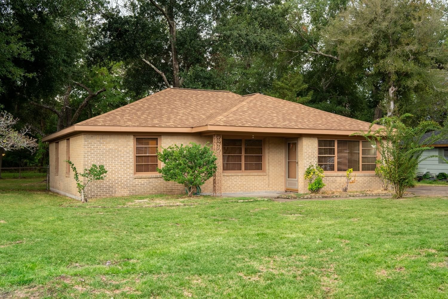 Real estate property located at 408 Willow, Harris, Baytown, TX, US