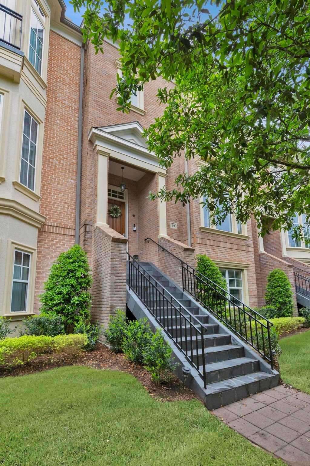 Real estate property located at 39 Colonial Row, Montgomery, East Shore, The Woodlands, TX, US